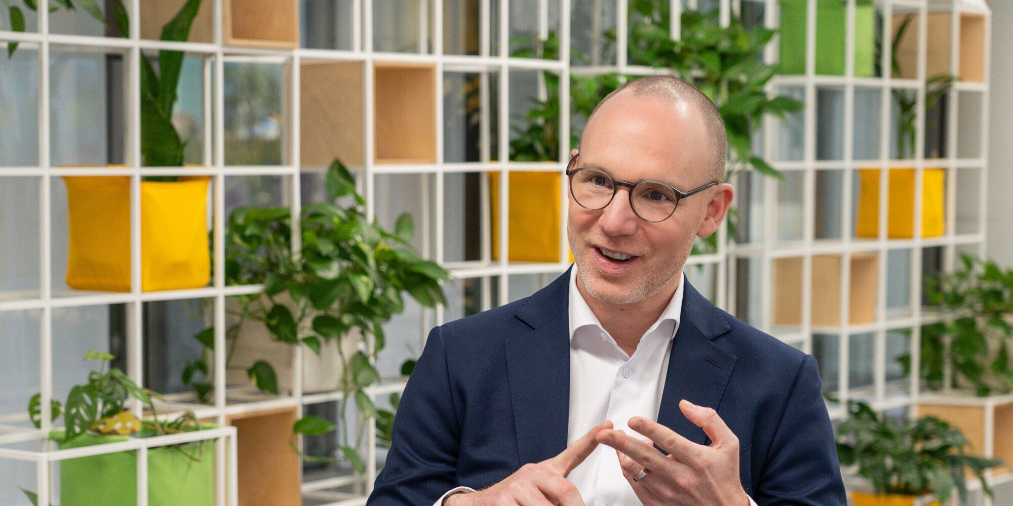 Ramon Vogt, ZKB, erklärt die Vorteile von ETF-Sparplänen beim Anlegen